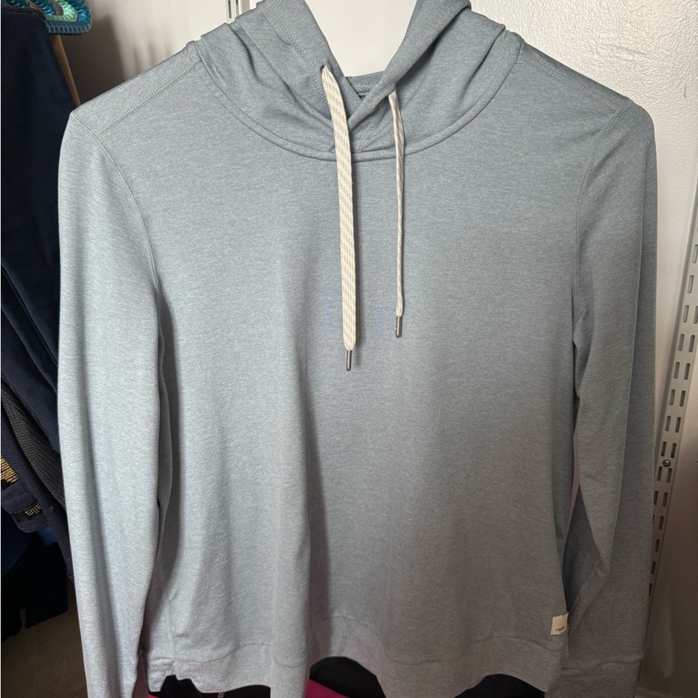 Vuori Heather Gray Sweatshirt ~ LIKE NEW